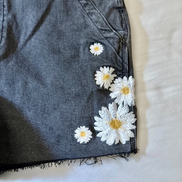 Free People Black Overalls Daisy Embroidered Shortalls XL NWT - Picture 4 of 13